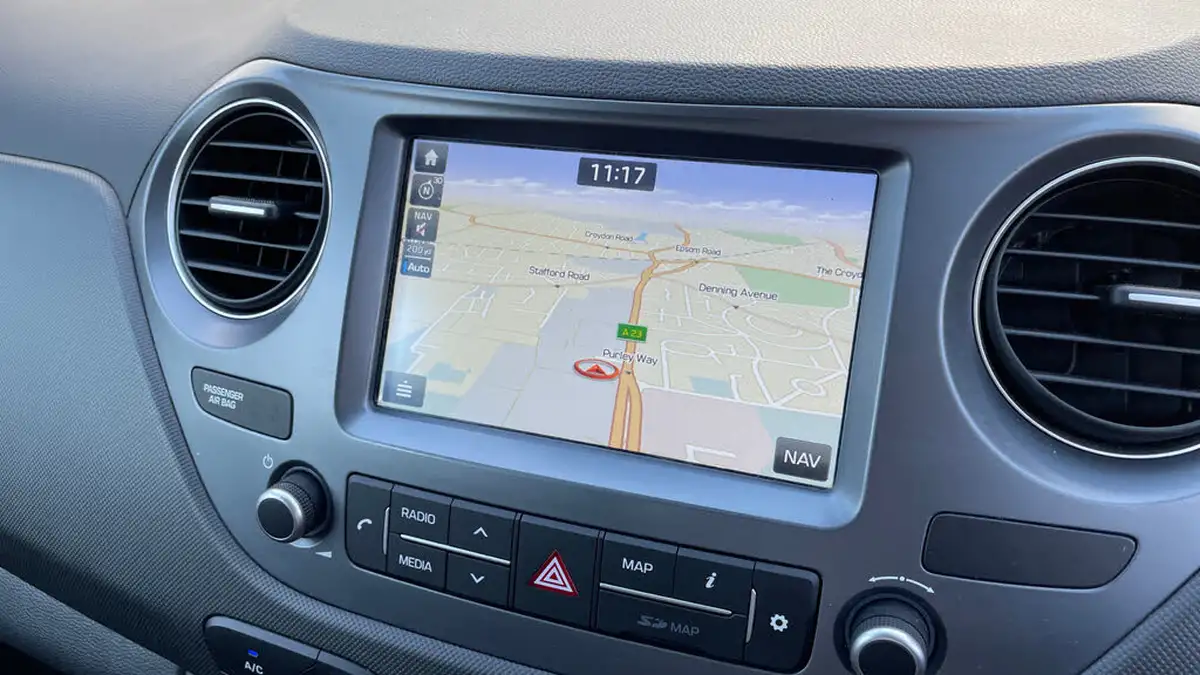 2019-hyundai-i10-10-play-big-22