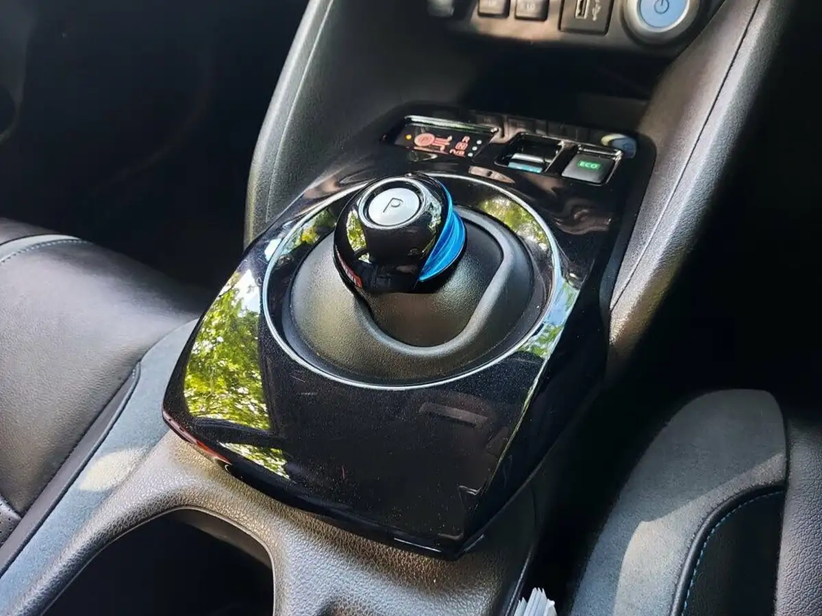 2021-nissan-leaf-e-tekna-big-42