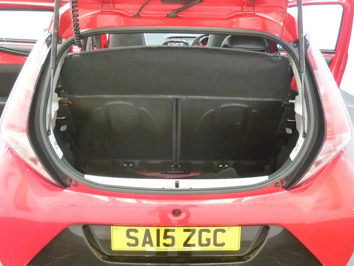 2015-toyota-aygo-10-x-pression-x-wave-x-tra-convenience-x-nav-big-9