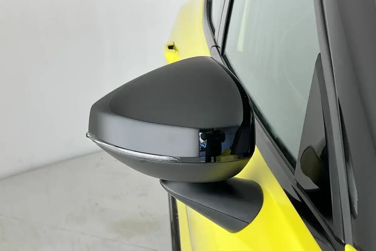 2024-volvo-ex30-e-single-motor-plus-extended-range-big-18
