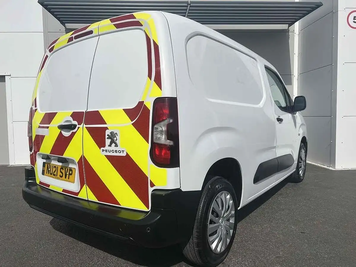 2021-peugeot-partner-15-bluehdi-1000-professional-100ps-eu6dt-panel-big-5