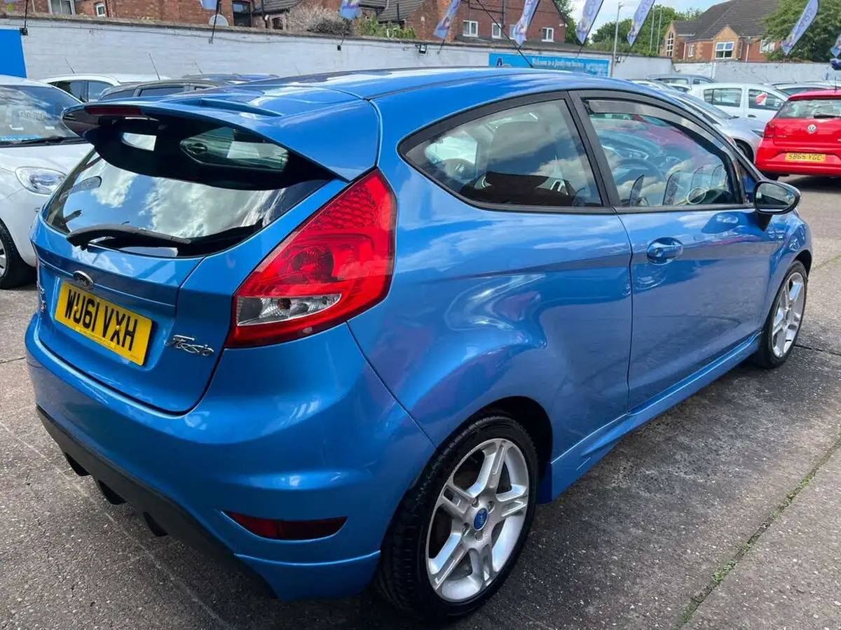 2011-ford-fiesta-16-zetec-s-big-35