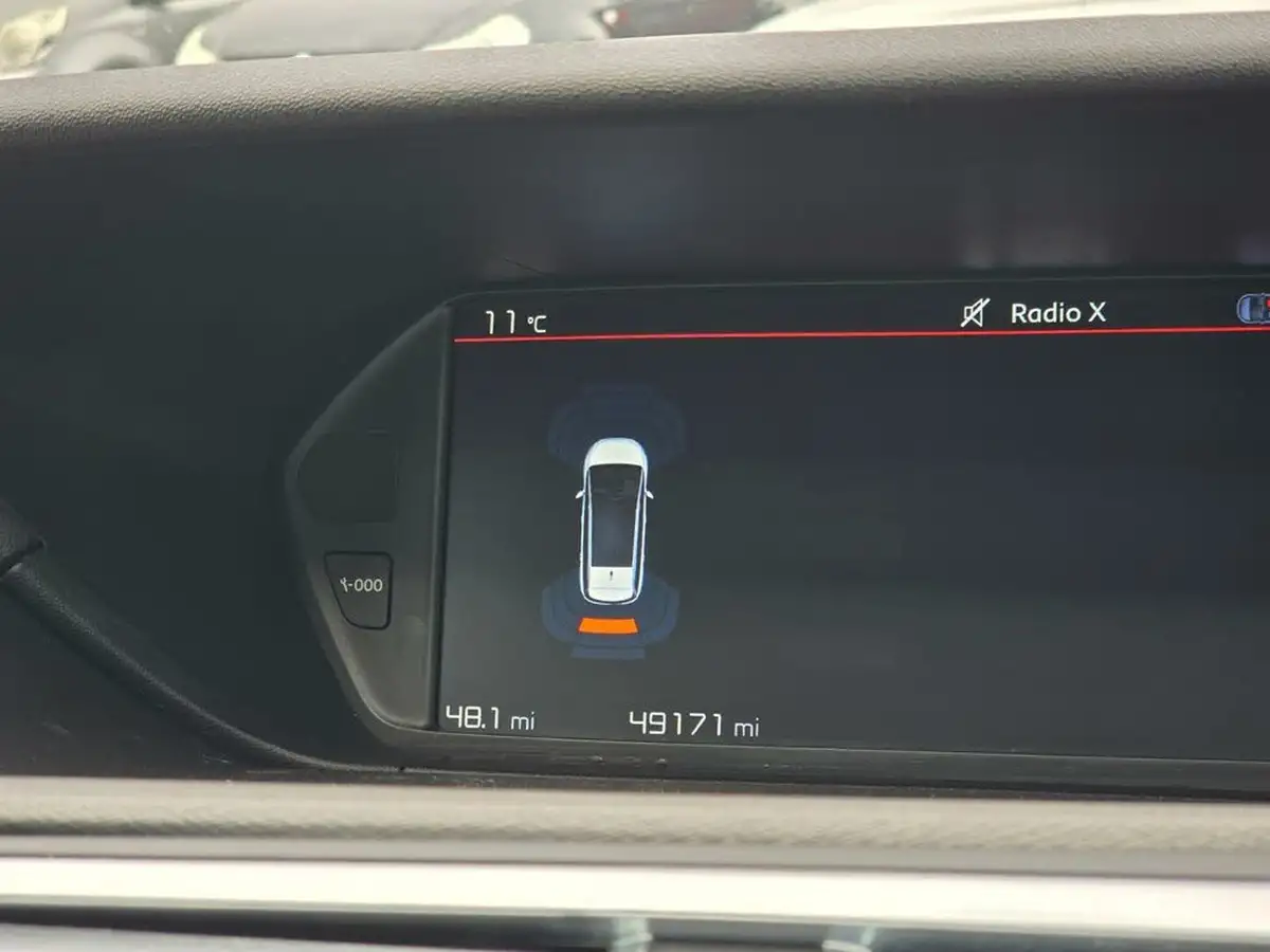2016-citroen-grand-c4-picasso-16bluehdi-feel-eat6-big-40