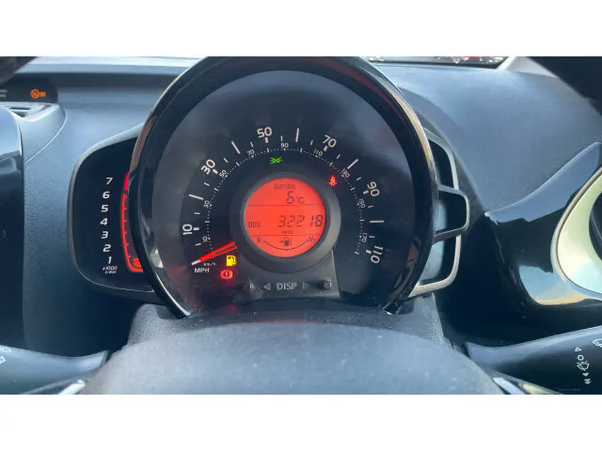 2021-peugeot-108-10-collection-top-big-17