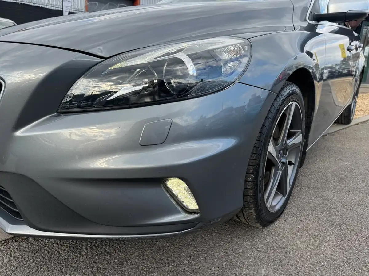 2015-volvo-v40-20td-d2-r-design-lux-nav-big-48