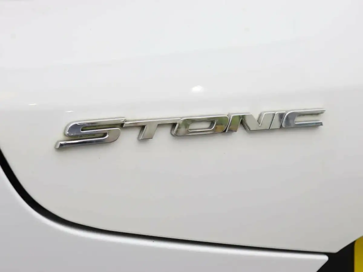 2020-kia-stonic-10-t-gdi-4-dct-big-41