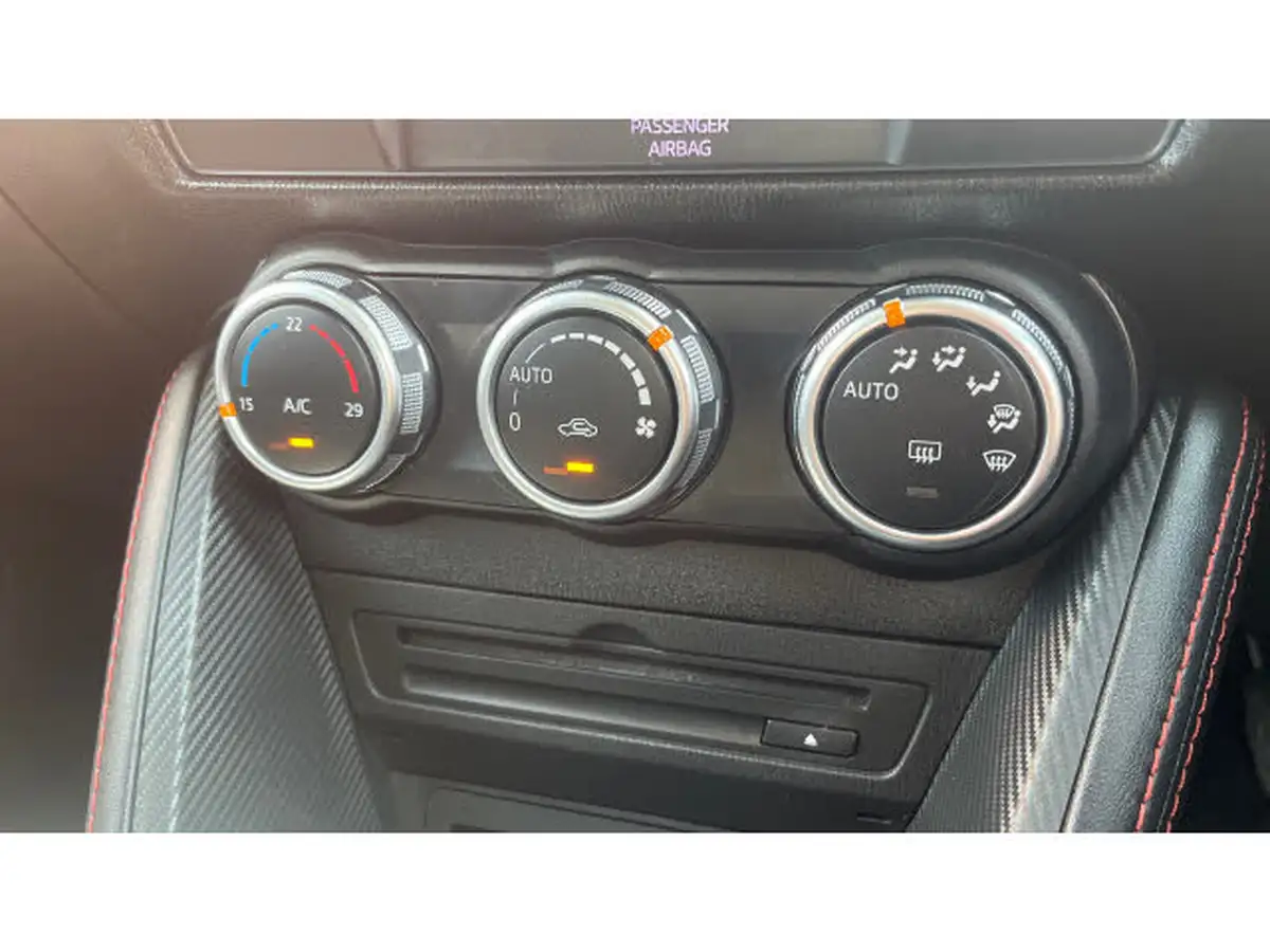 2017-mazda-mazda2-15-sport-nav-90ps-big-20