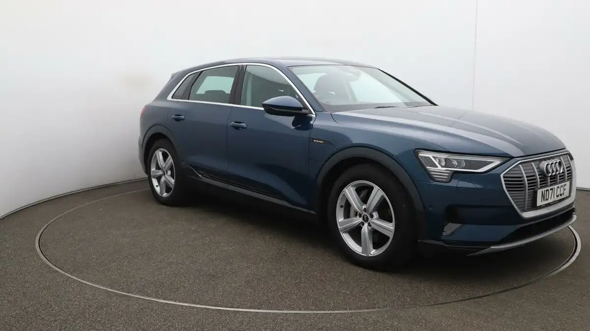 2021-audi-e-tron-50e-technik-station-wagon-big-41