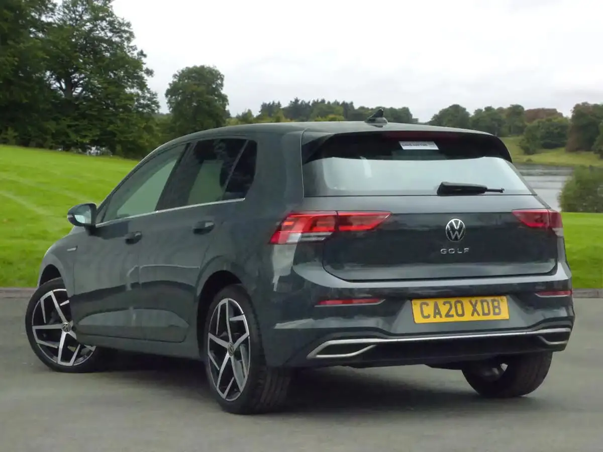2020-volkswagen-golf-15-tsi-style-130ps-hatchback-big-2