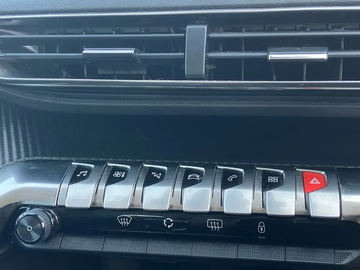 2021-peugeot-5008-suv-12-puretech-active-premium-big-46