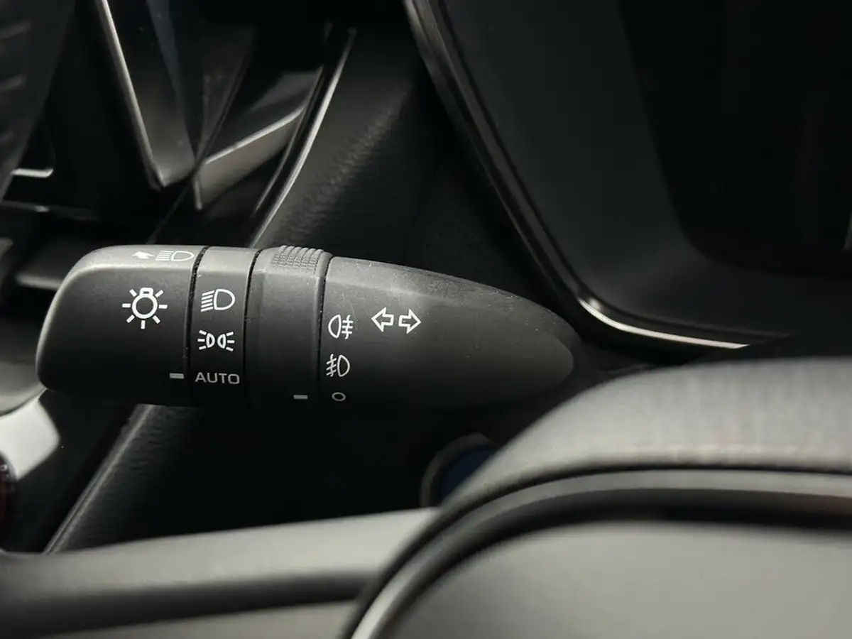 2022-toyota-corolla-18-vvt-i-icon-tech-spare-wheel-touring-sports-5d-big-10