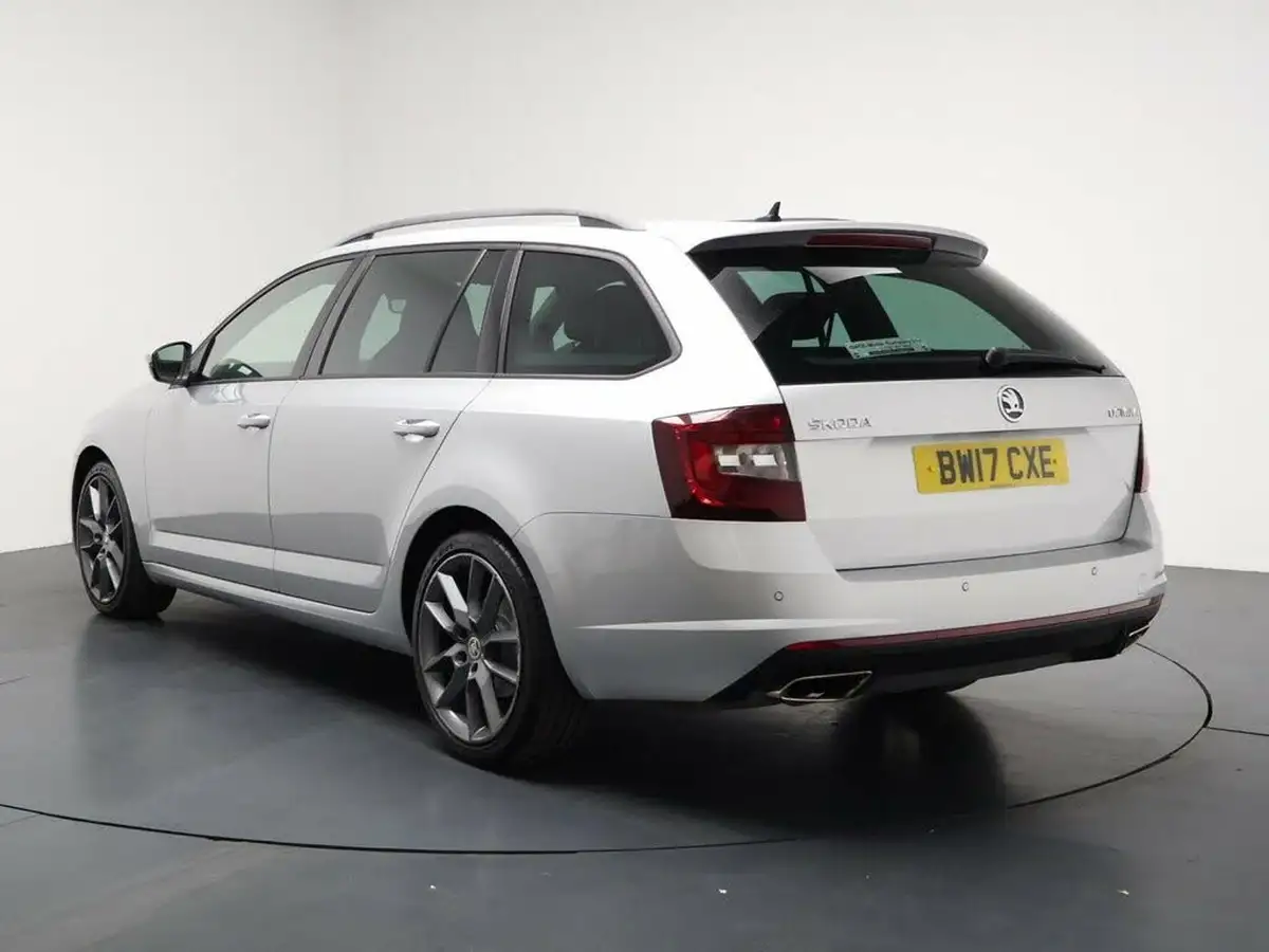 2017-skoda-octavia-20tdi-vrs-estate-dsg-big-8