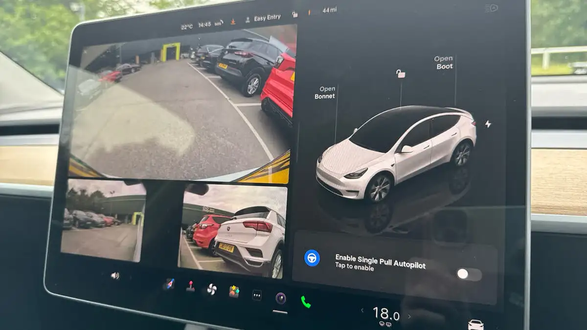 2022-tesla-model-y-e-long-range-big-24