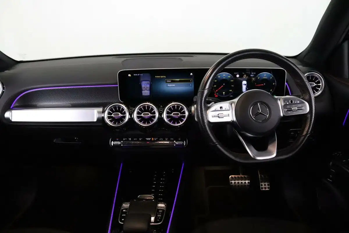 2020-mercedes-benz-glb-class-20d-glb200d-amg-line-premium-4matic-big-16
