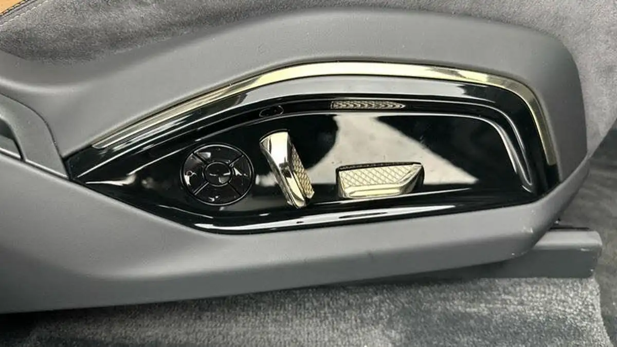 2023-lotus-eletre-e-big-10