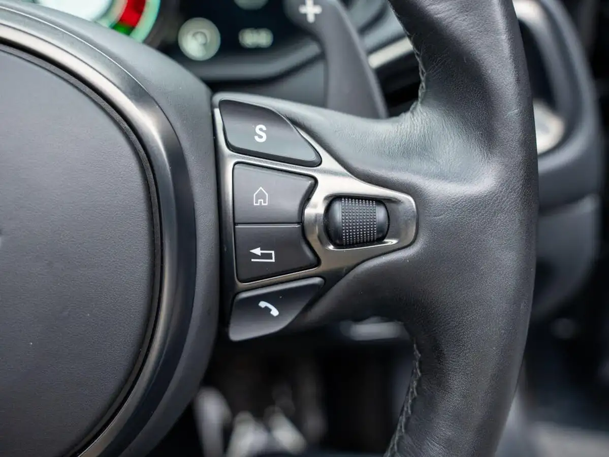 2022-aston-martin-db11-40-v8-volante-528bhp-ss-big-23