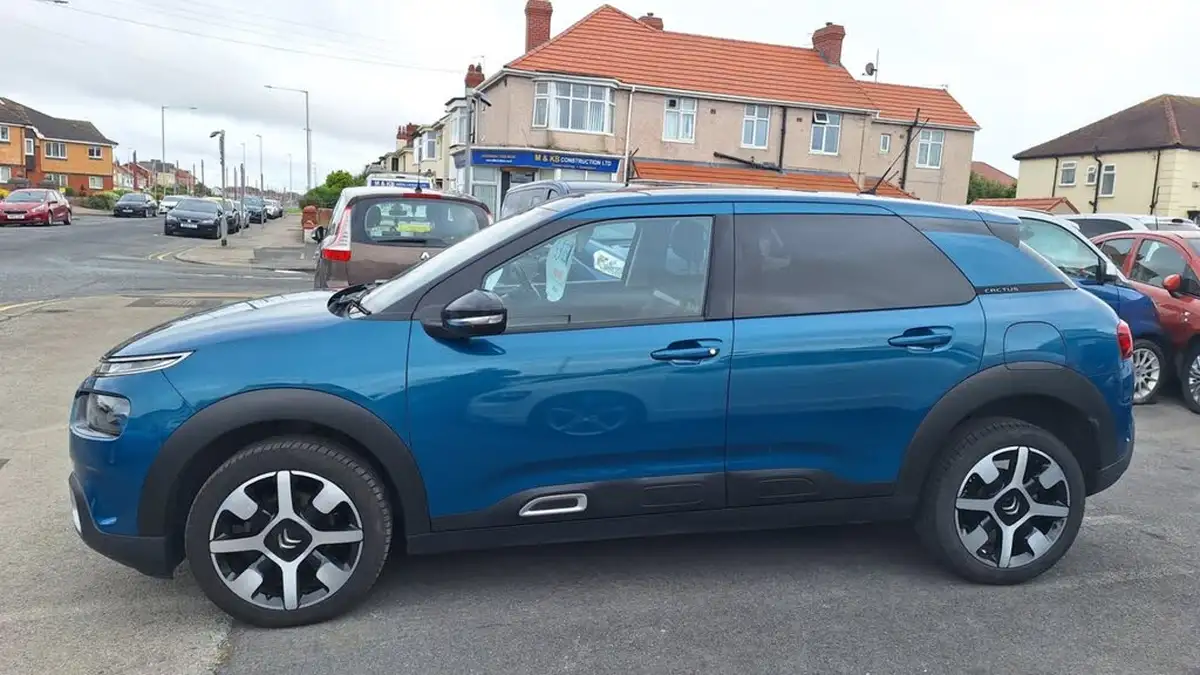 2018-citroen-c4-cactus-12-puretech-flair-110ps-eat6-big-8