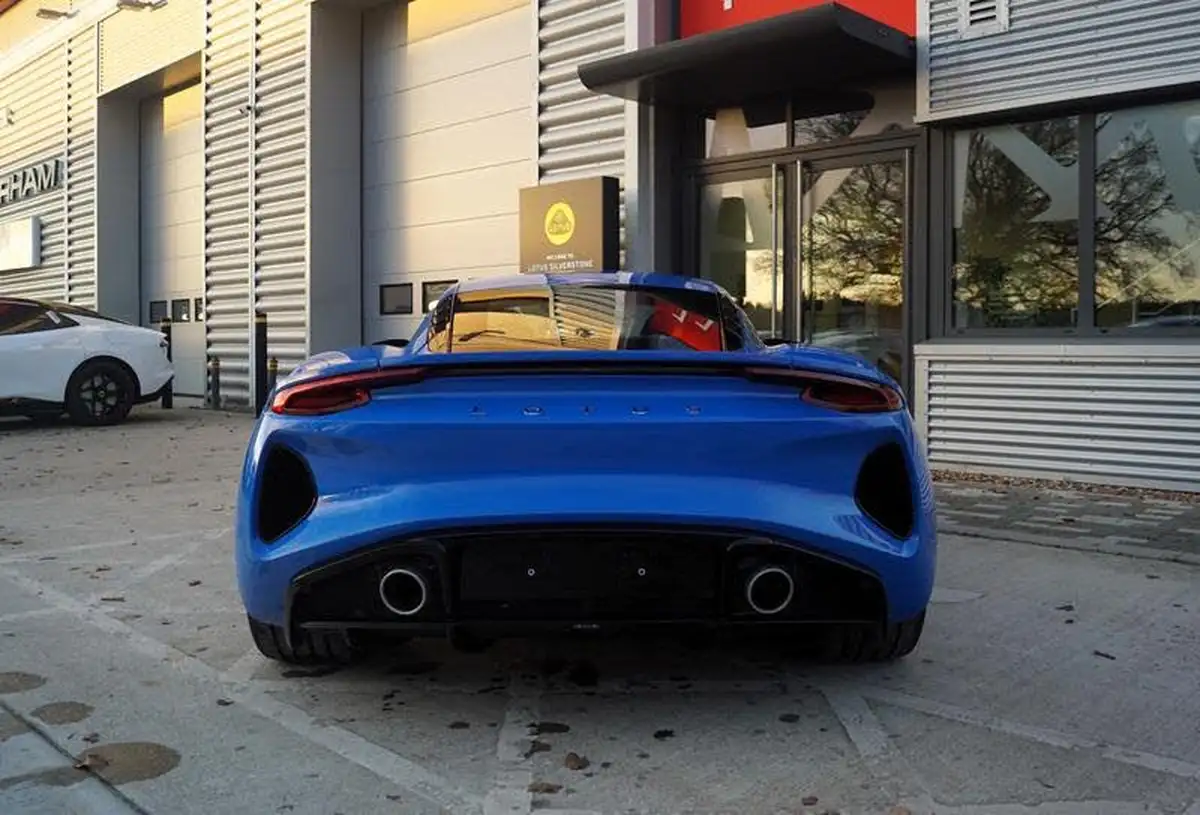 2025-lotus-emira-35-first-edition-v6-big-4
