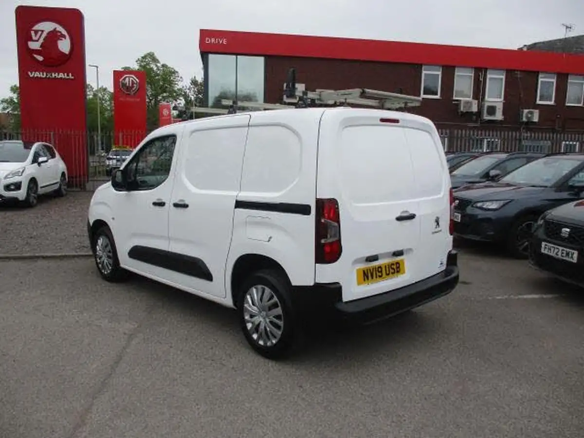 2019-peugeot-partner-16bluehdi-1000-professional-big-5