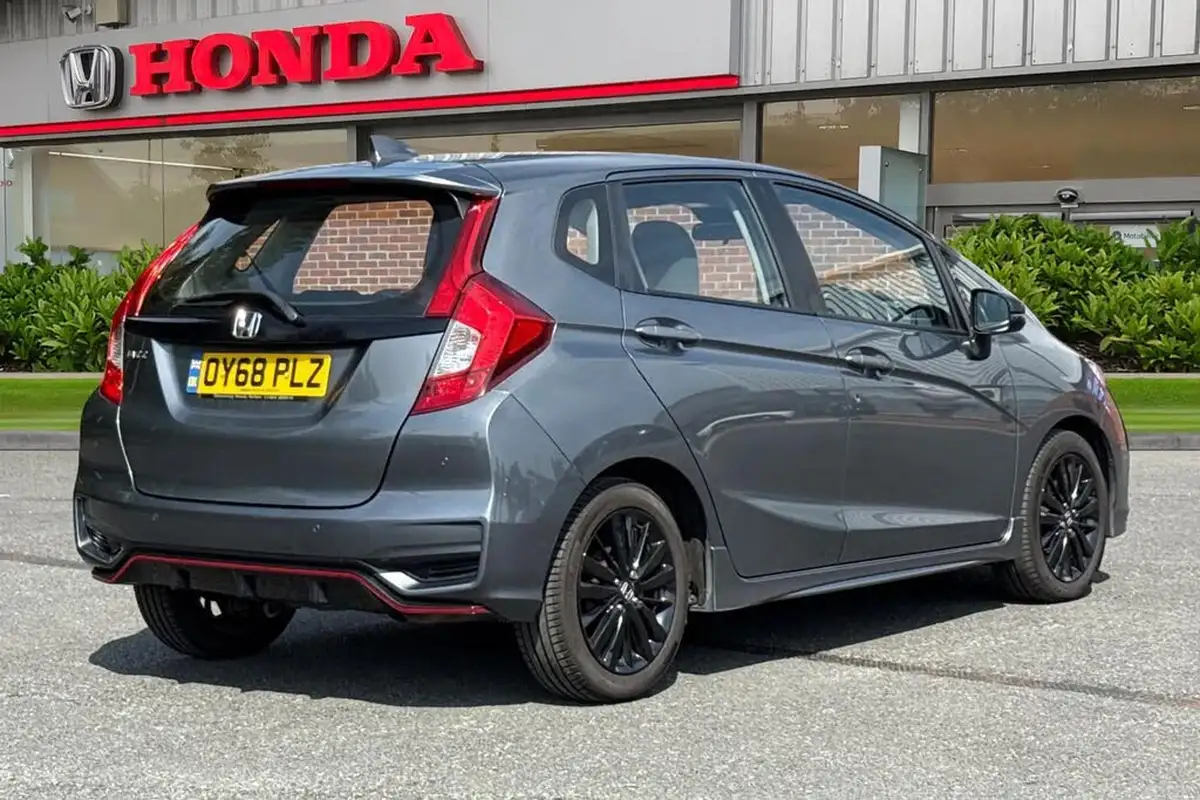 2018-honda-jazz-15-i-vtec-sport-navi-cvt-big-7