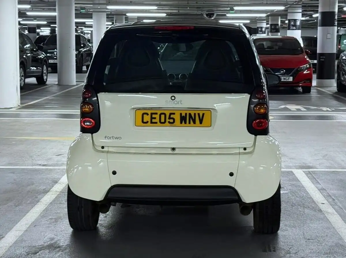 2005-smart-smart-07-fortwo-pure-50bhp-hatchback-3d-big-10