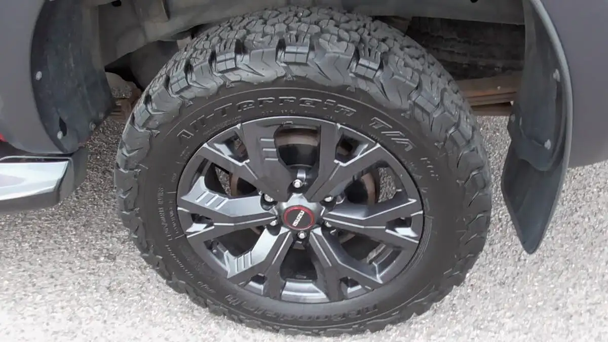 2024-isuzu-d-max-19td-v-cross-steel-edition-auto-big-9