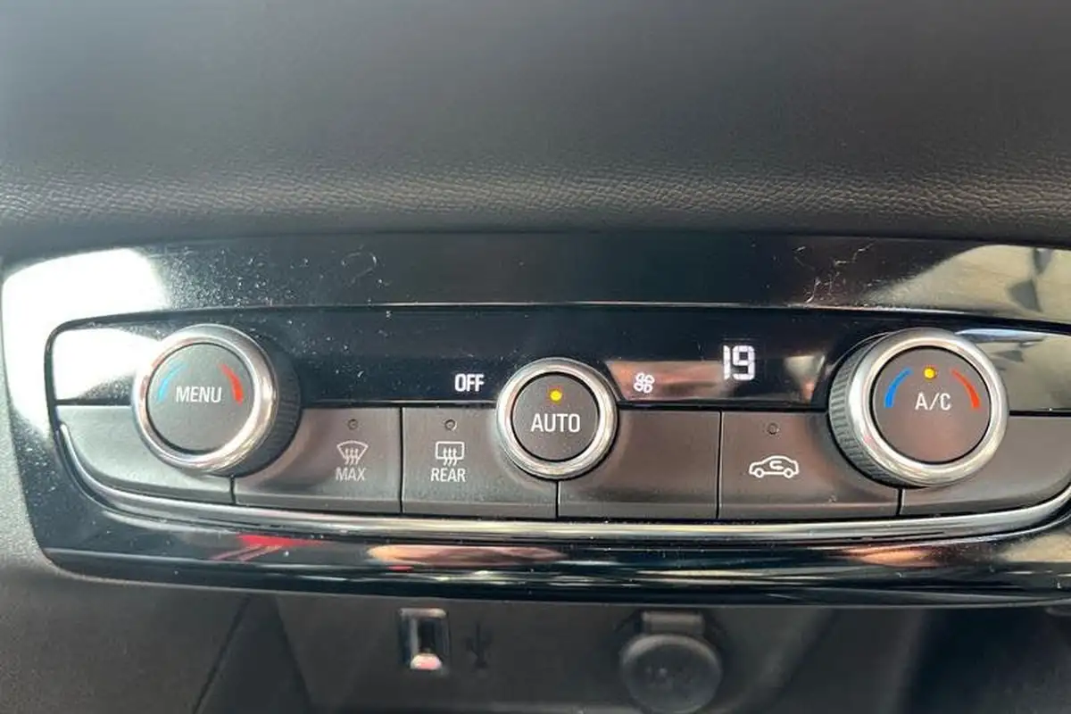 2021-vauxhall-corsa-e-sri-nav-premium-74kw-big-26