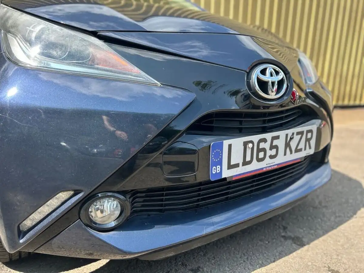 2015-toyota-aygo-10-vvt-i-x-pression-5d-big-7