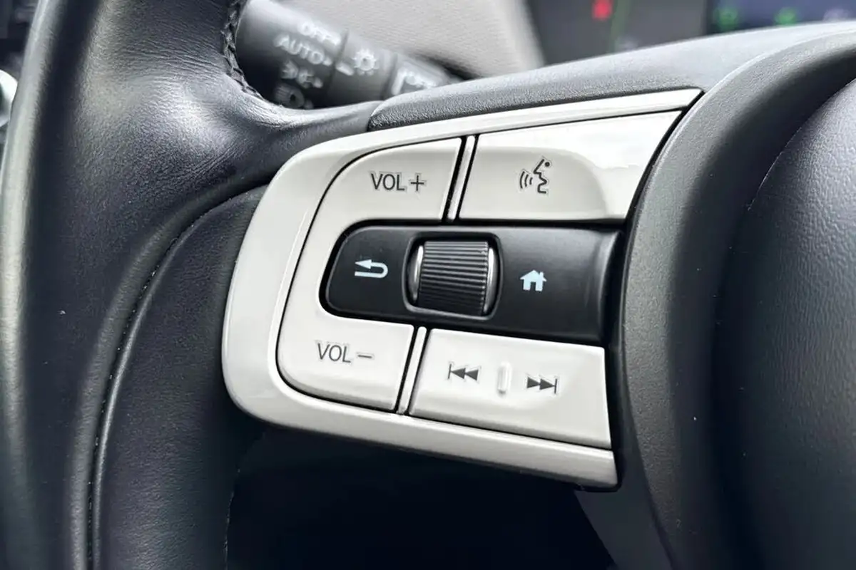 2021-honda-jazz-15-i-mmd-crosstar-ex-109ps-two-tone-big-23