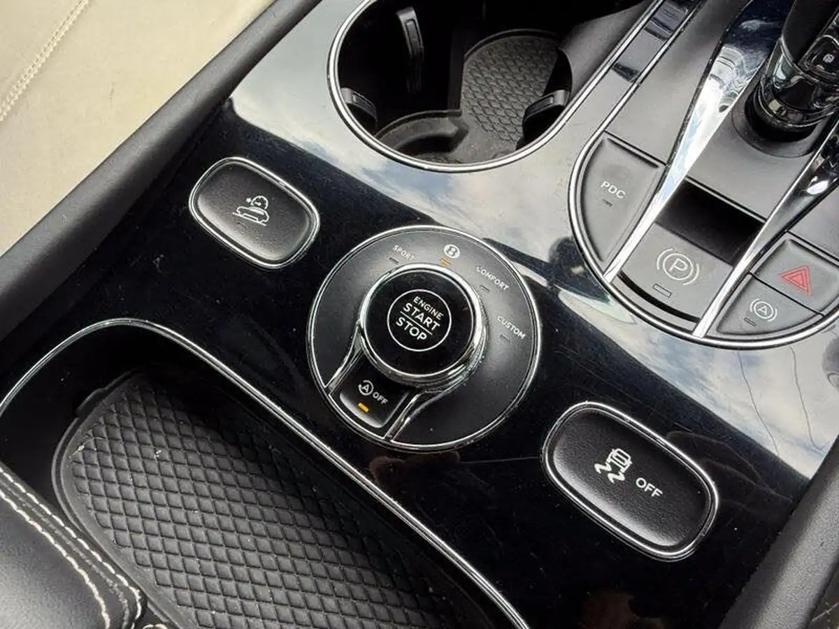 2018-bentley-bentayga-40-v8-big-25
