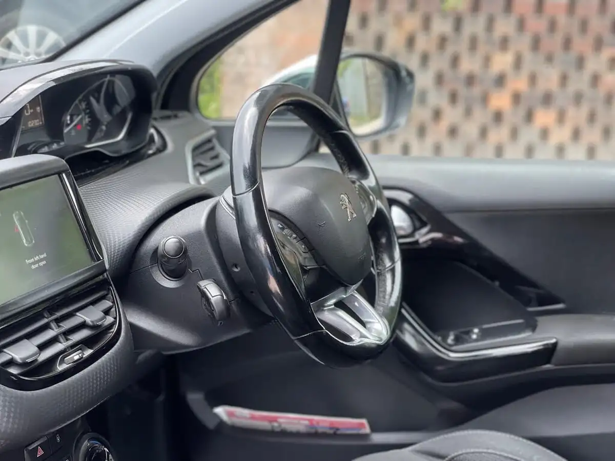 2016-peugeot-208-16bluehdi-allure-75bhp-5d-big-29