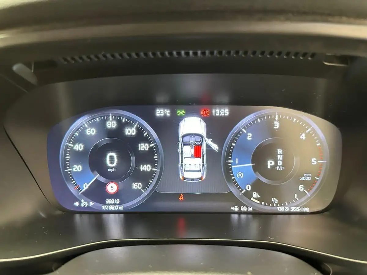 2020-volvo-xc40-20td-d3-momentum-geartronic-big-7
