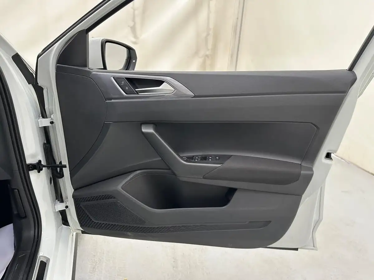 2023-volkswagen-polo-big-12