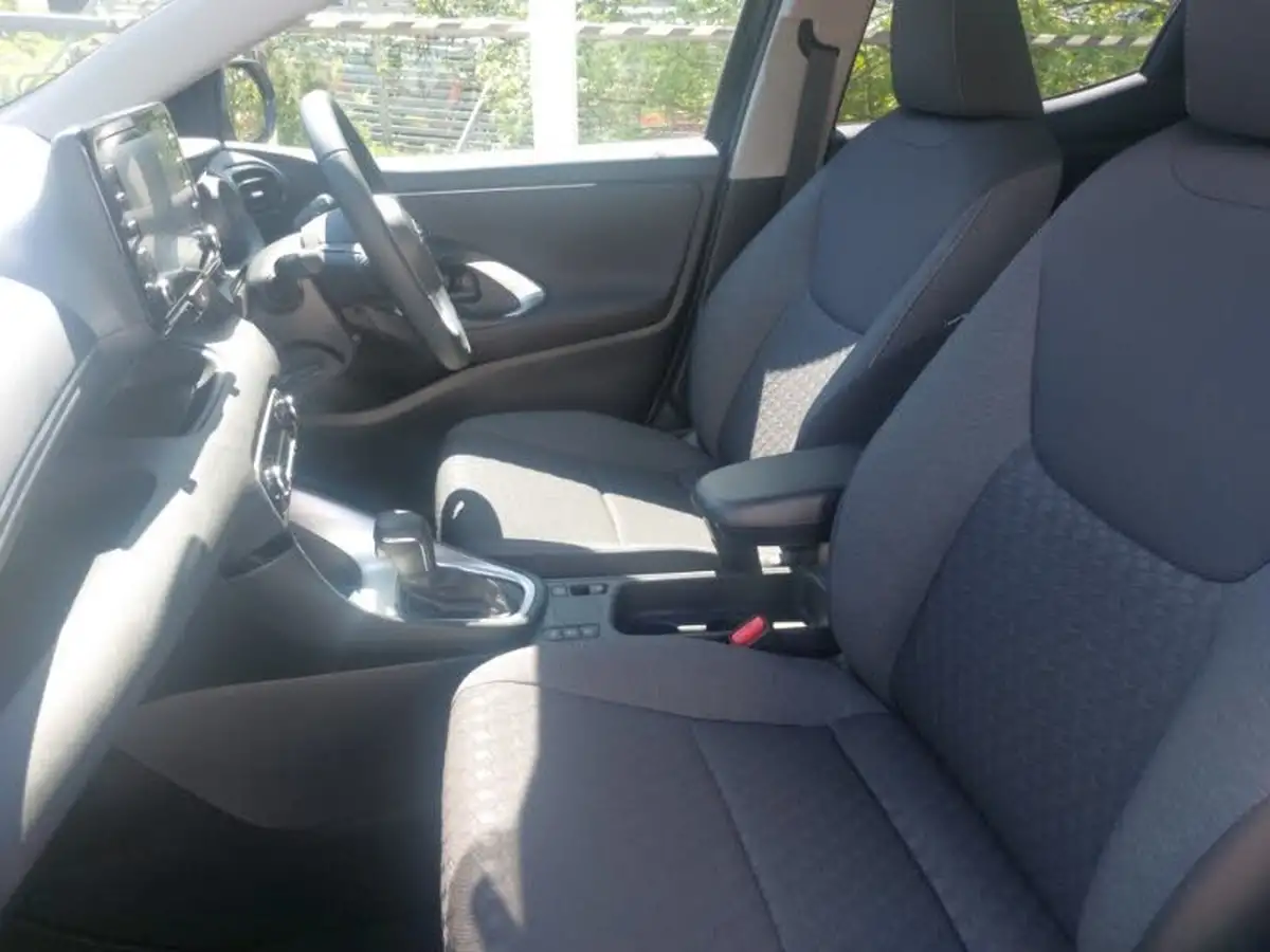 2023-toyota-yaris-15-vvt-i-design-big-4