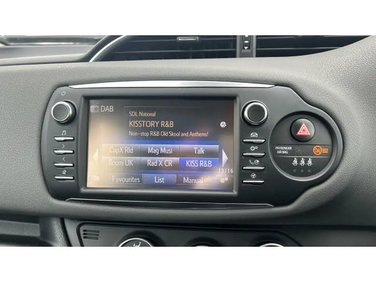 2019-toyota-yaris-15-vvt-i-icon-tech-111bhp-1496cc-big-23