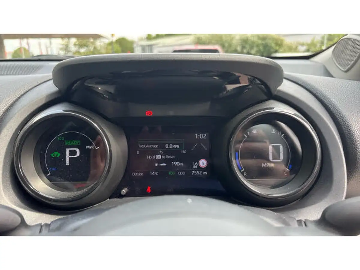 2022-toyota-yaris-15-vvt-i-excel-big-8