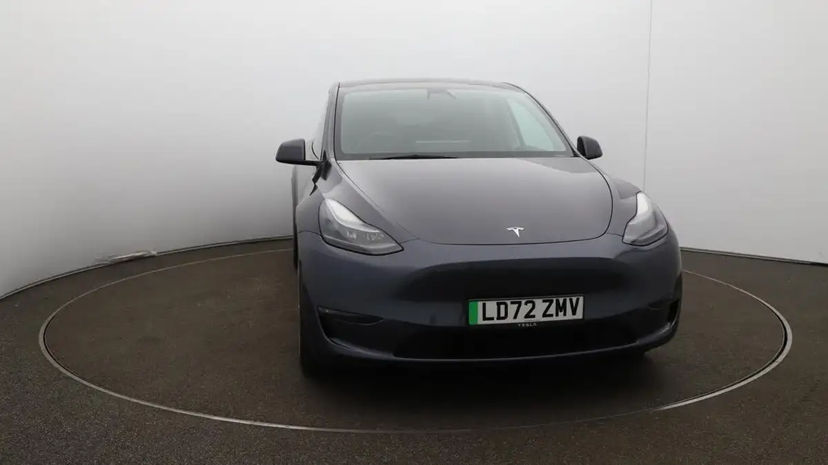 2022-tesla-model-y-e-long-range-big-41