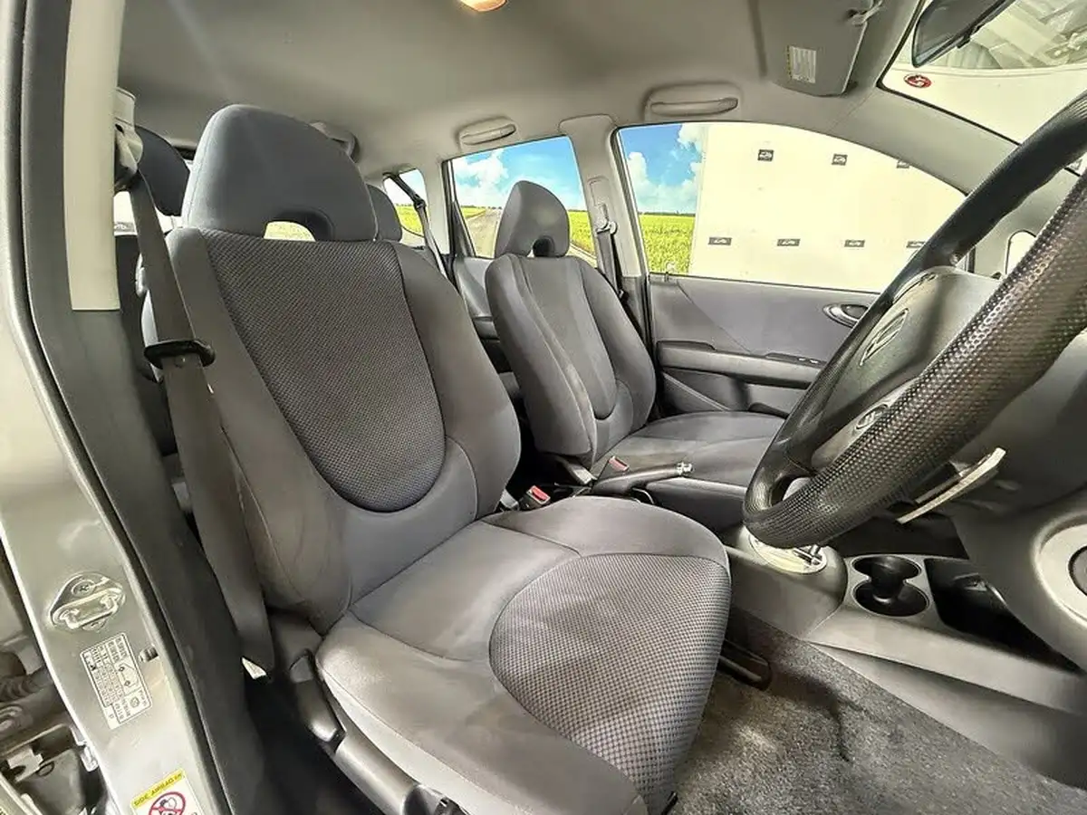 2009-honda-jazz-14-se-cvt-7-big-13