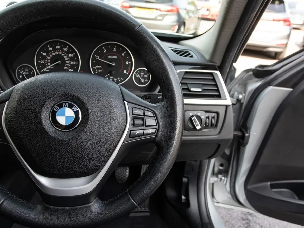 2018-bmw-3-series-20td-318d-sport-saloon-4d-big-19