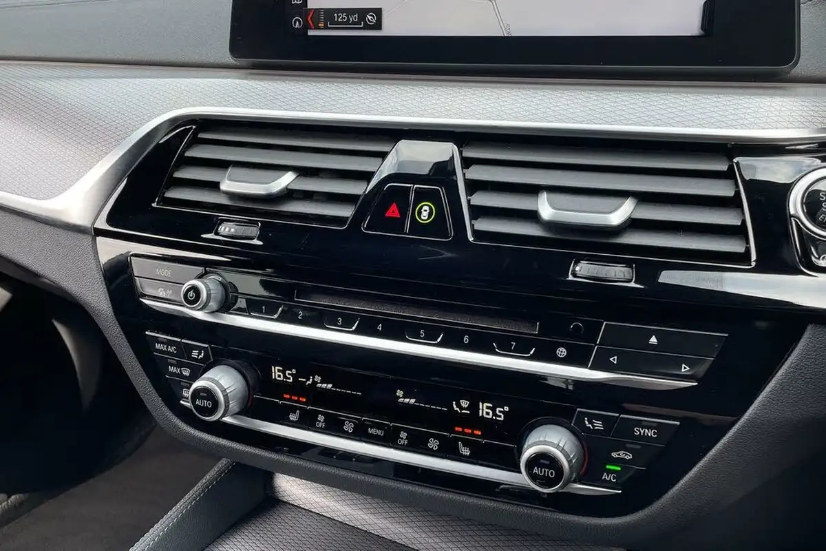 2018-bmw-5-series-30td-530d-m-sport-xdrive-touring-5d-big-11