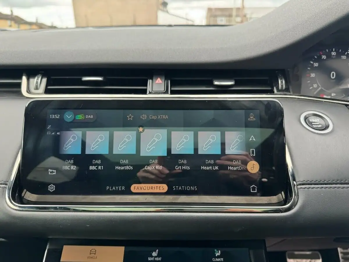 2021-land-rover-range-rover-evoque-15-p300e-r-dynamic-hse-big-23