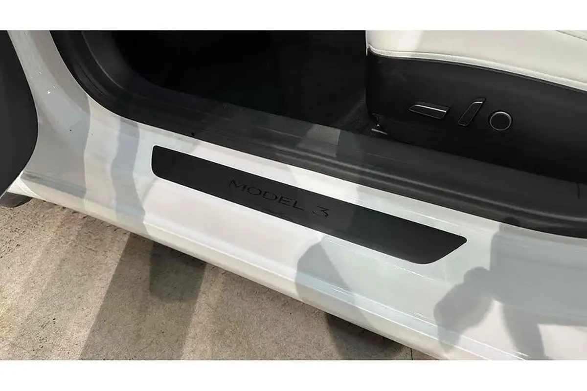 2020-tesla-model-3-e-long-range-big-23