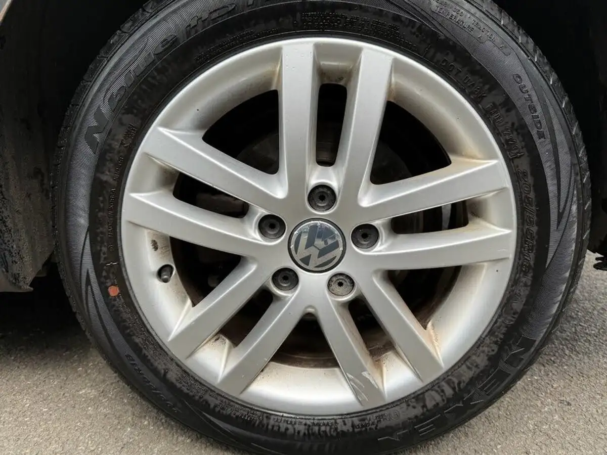 2013-volkswagen-touran-16td-se-big-9