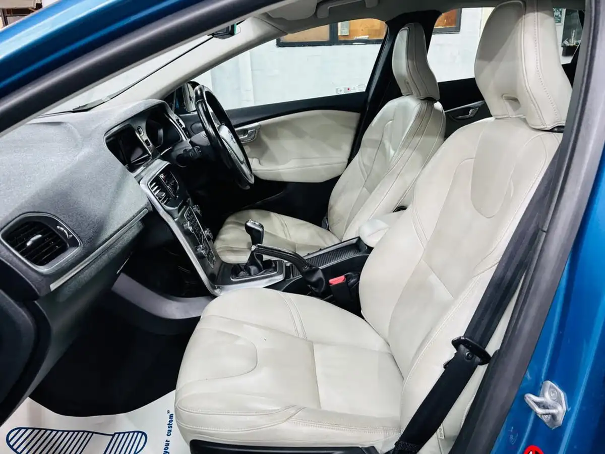 2014-volvo-v40-16td-d2-se-lux-big-13