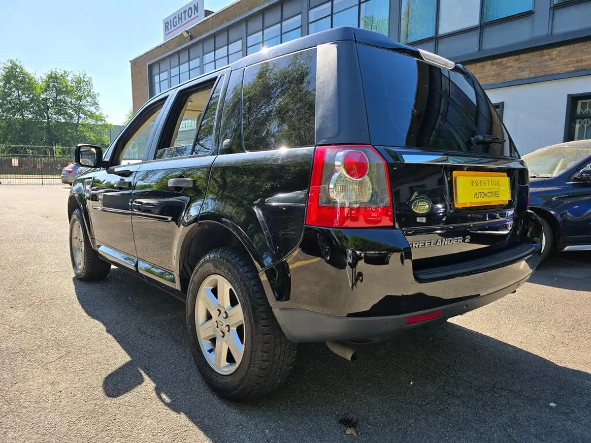 2011-land-rover-freelander-2-big-11