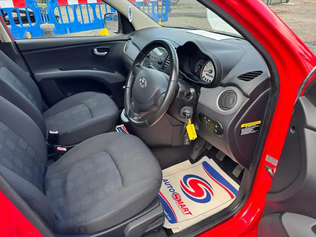 2011-hyundai-i10-12-style-76bhp-big-9