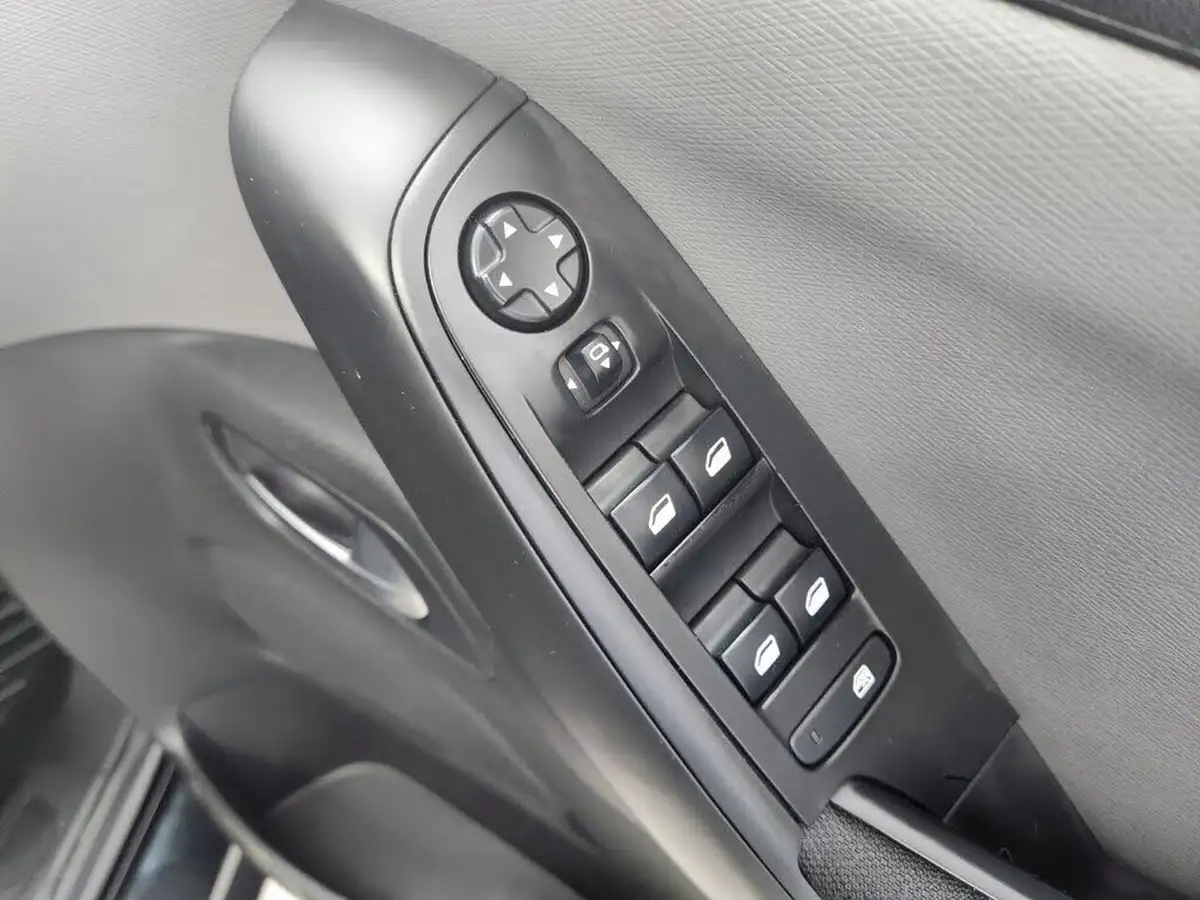 2017-citroen-c4-picasso-16bluehdi-touch-edition-100ps-ss-big-20