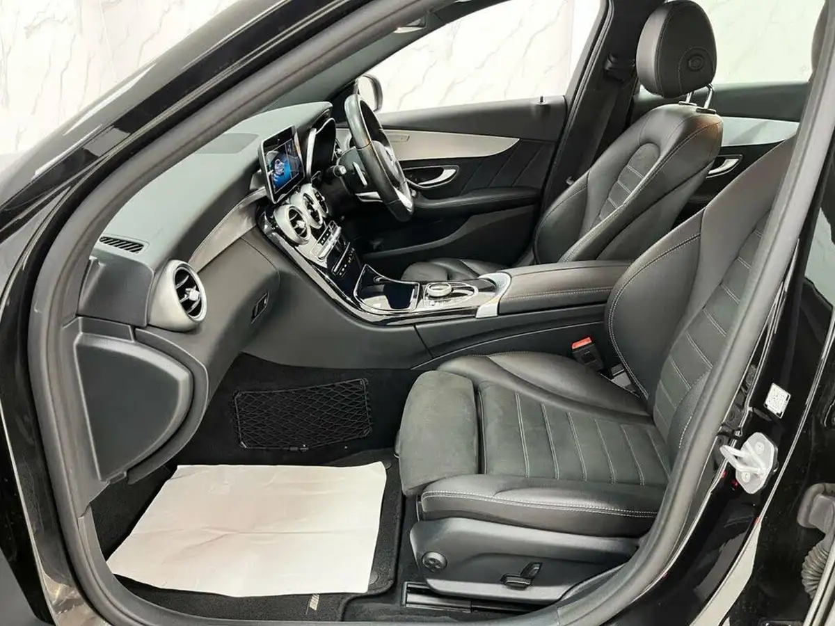 2019-mercedes-benz-c-class-20-c300-amg-line-ss-saloon-4d-big-14