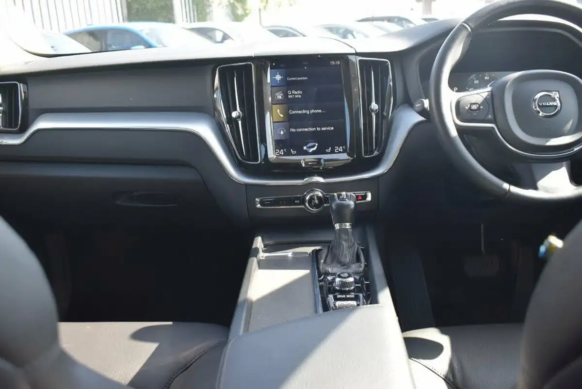 2017-volvo-xc60-20td-d4-momentum-geartronic-big-15