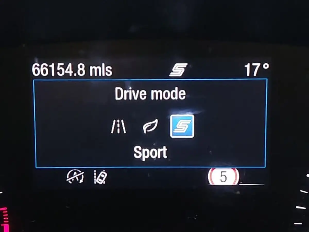 2018-ford-focus-10t-st-line-x-125ps-hatchback-big-17